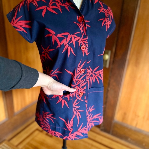 Tropical Hawaiian Bamboo Print Tea Timer Top Blouse, Blue Red, Amoureux Vintage - Picture 2 of 6